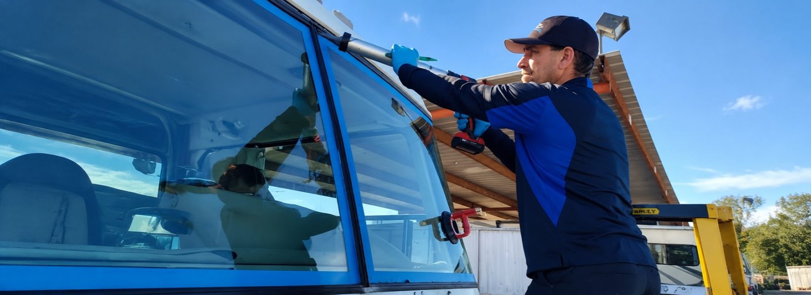 train windshield adhesive application in automotive windshield replacement